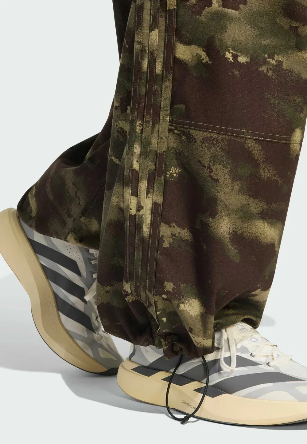 Камуфляжные брюки - брюки-карго Adidas Originals, Olive Strata — фото 4