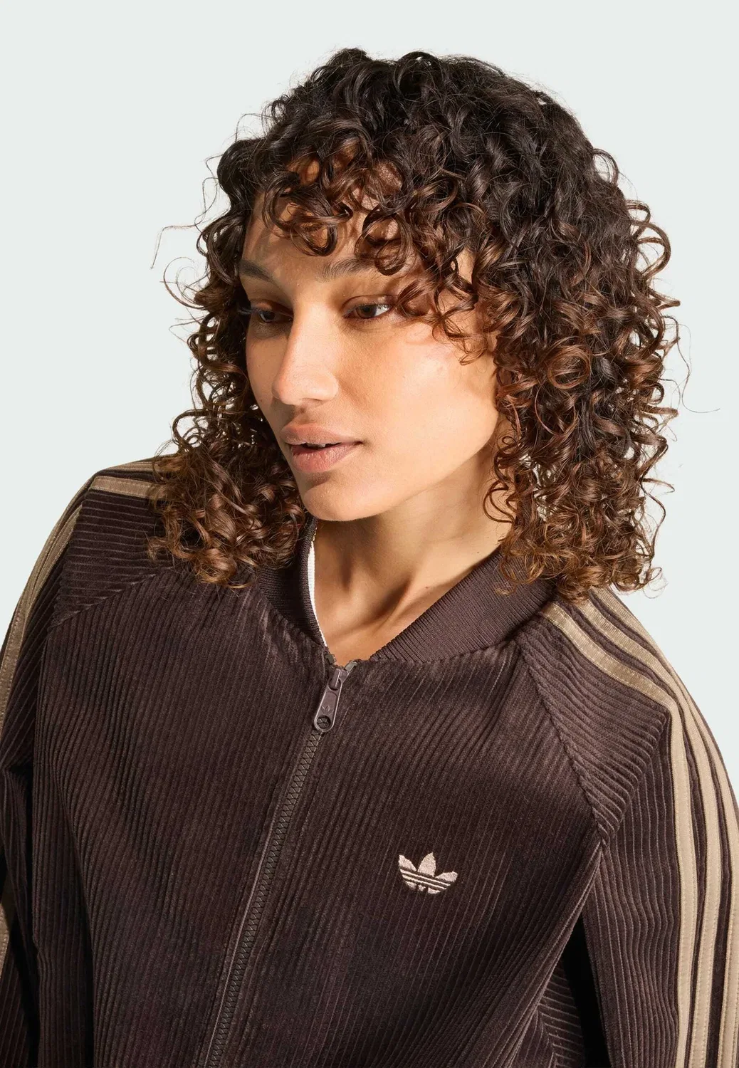 Вельветовая спортивная куртка-бомбер свободного кроя Adidas Originals, Aurora Coffee Khaki Six — фото 3