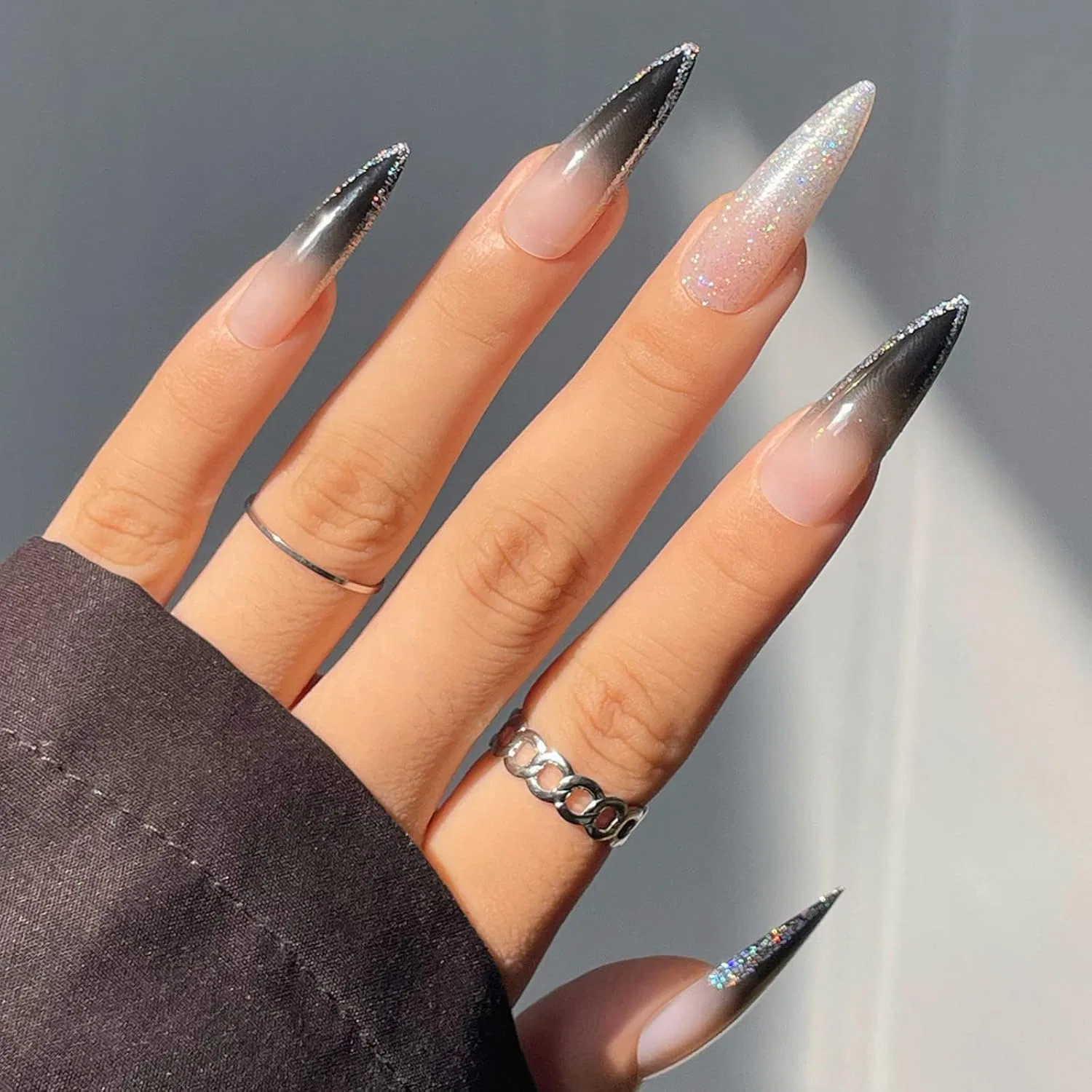 Длинные накладные ногти JUSTOTRY Stiletto с черным градиентом Justotry, Blnu & Stiletto1