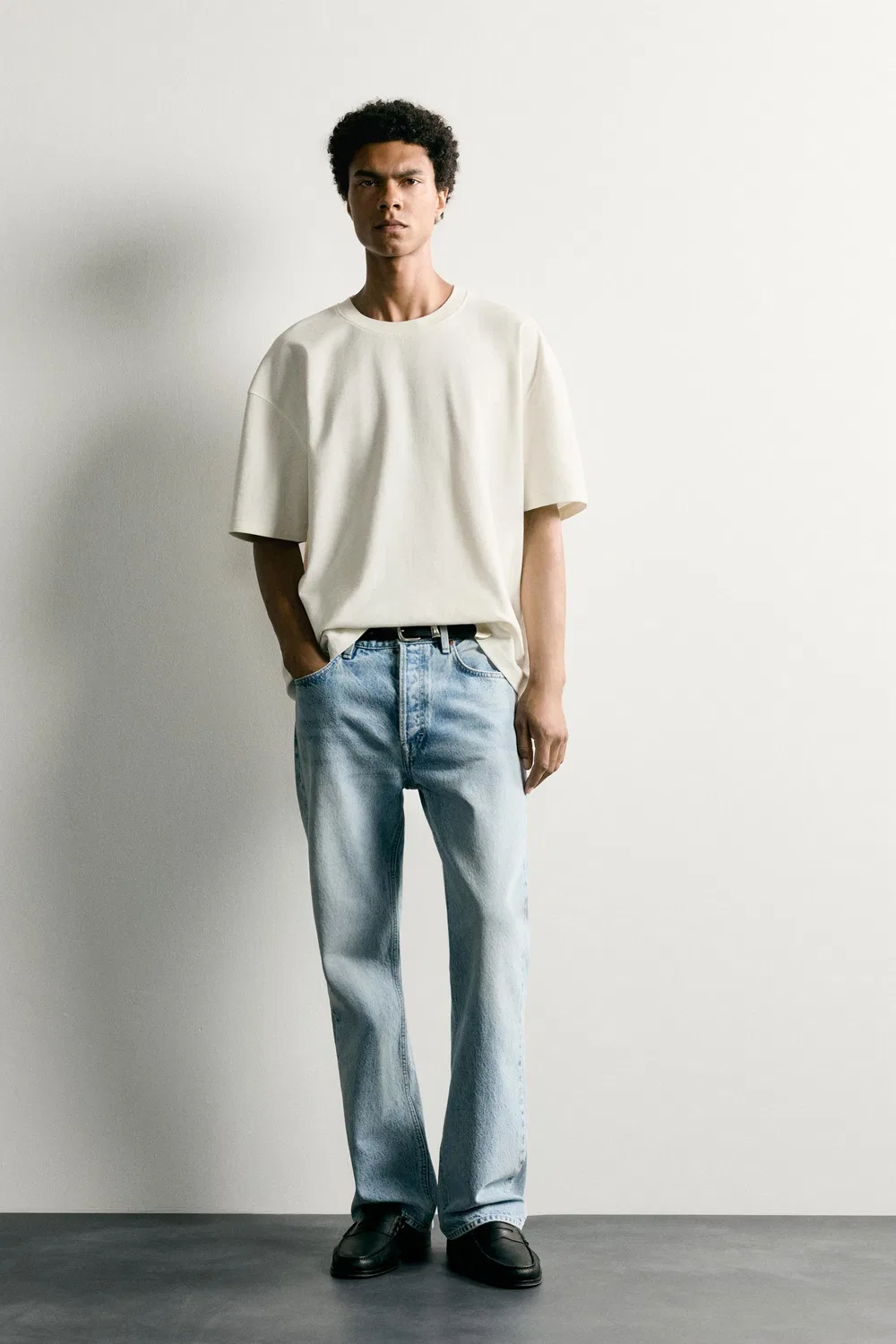 Футболка свободного кроя с декоративными швами. ZARA, Oyster-white