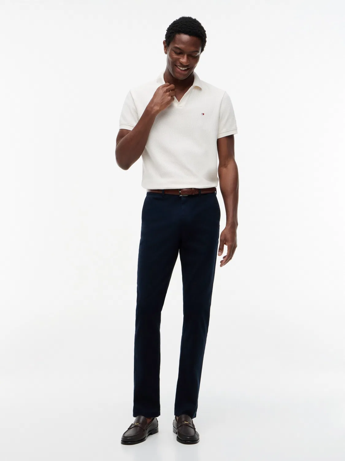 Брюки-чиносы Tommy Hilfiger Regular Denton Straight Textured темно-синего цвета — фото 4