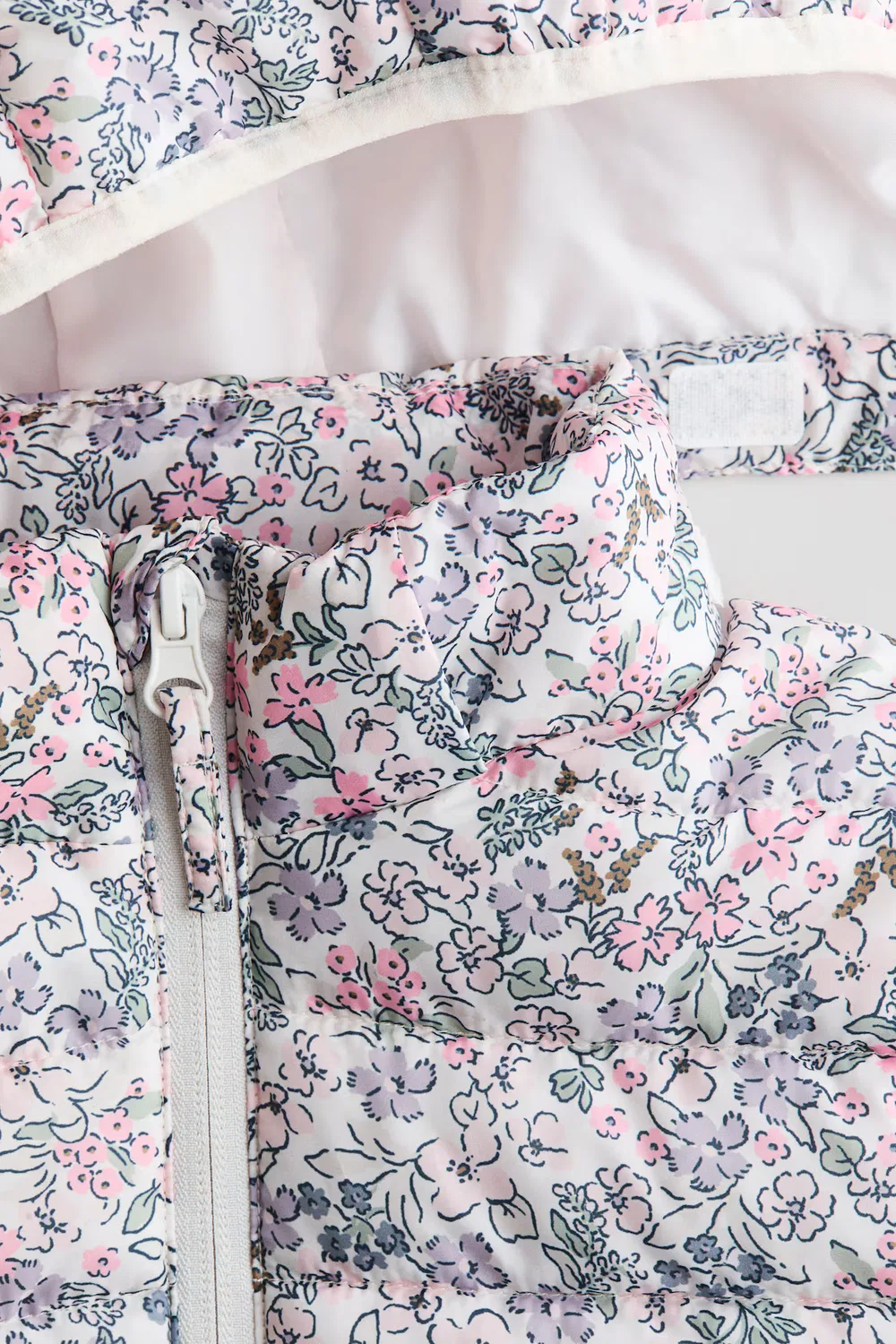 Водоотталкивающая стеганая куртка H&M, Weiß/Geblümt — фото 2