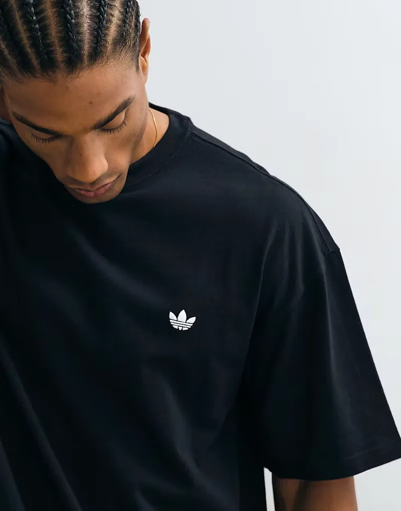 Свободная футболка Adidas Originals Essential, черный — фото 3