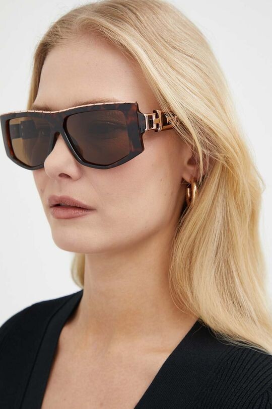 

Солнечные очки Guess, коричневый