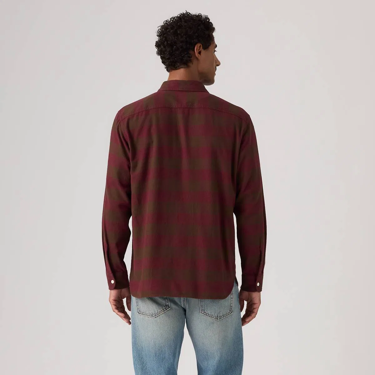 Классический непринужденный рабочий стиль в фланелевой рубашке Levi's, Bandurria Plaid Chicory - Red — фото 4