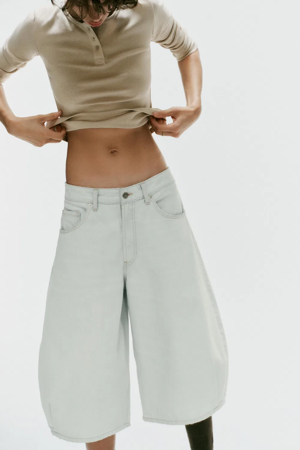 Джинсовые шорты средней посадки из денима ZARA, Light blue — фото 2