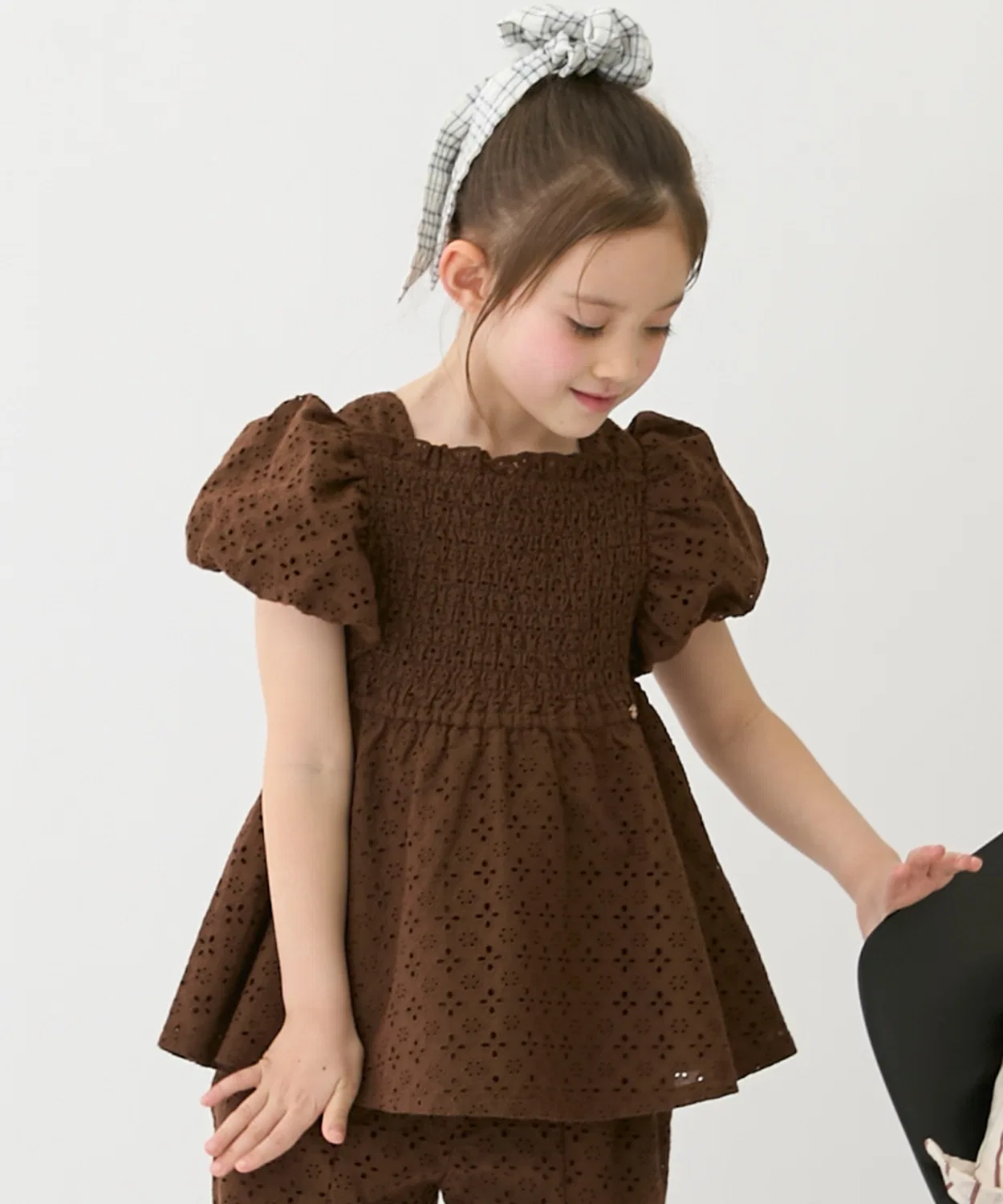 Детская туника для девочек с кружевными рукавами-фонарик, модель Lace Puff Tunic, petit main, Brown