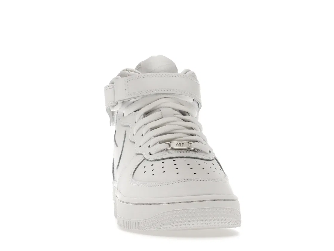 Детские кроссовки Lifestyle с перфорацией Nike Air Force 1 Mid LE, White/White/White — фото 2