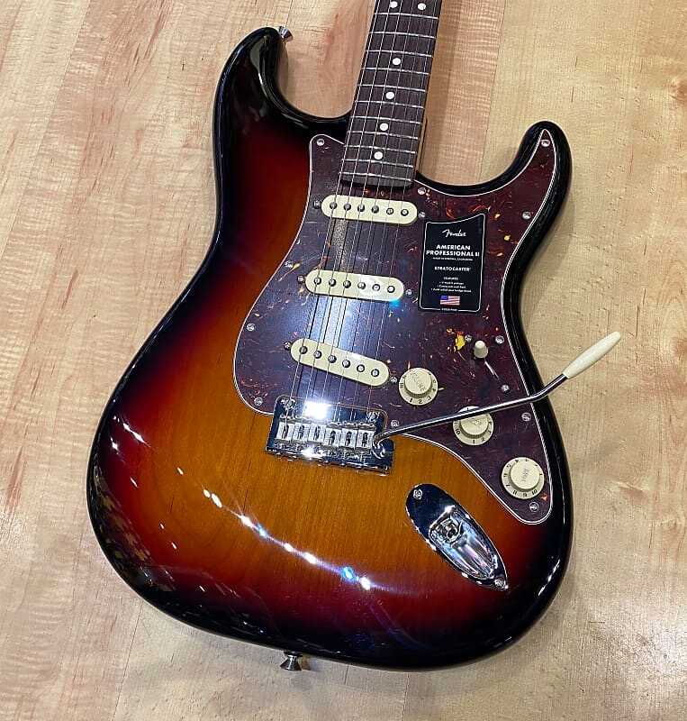 

Fender American Professional II Stratocaster - 3 цвета Sunburst