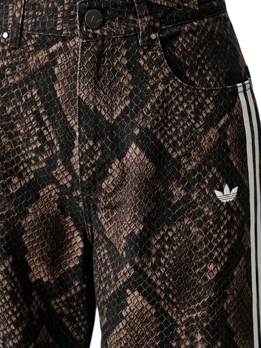 Свободные джинсы с принтом под змеиную кожу Adidas, коричневый — фото 4