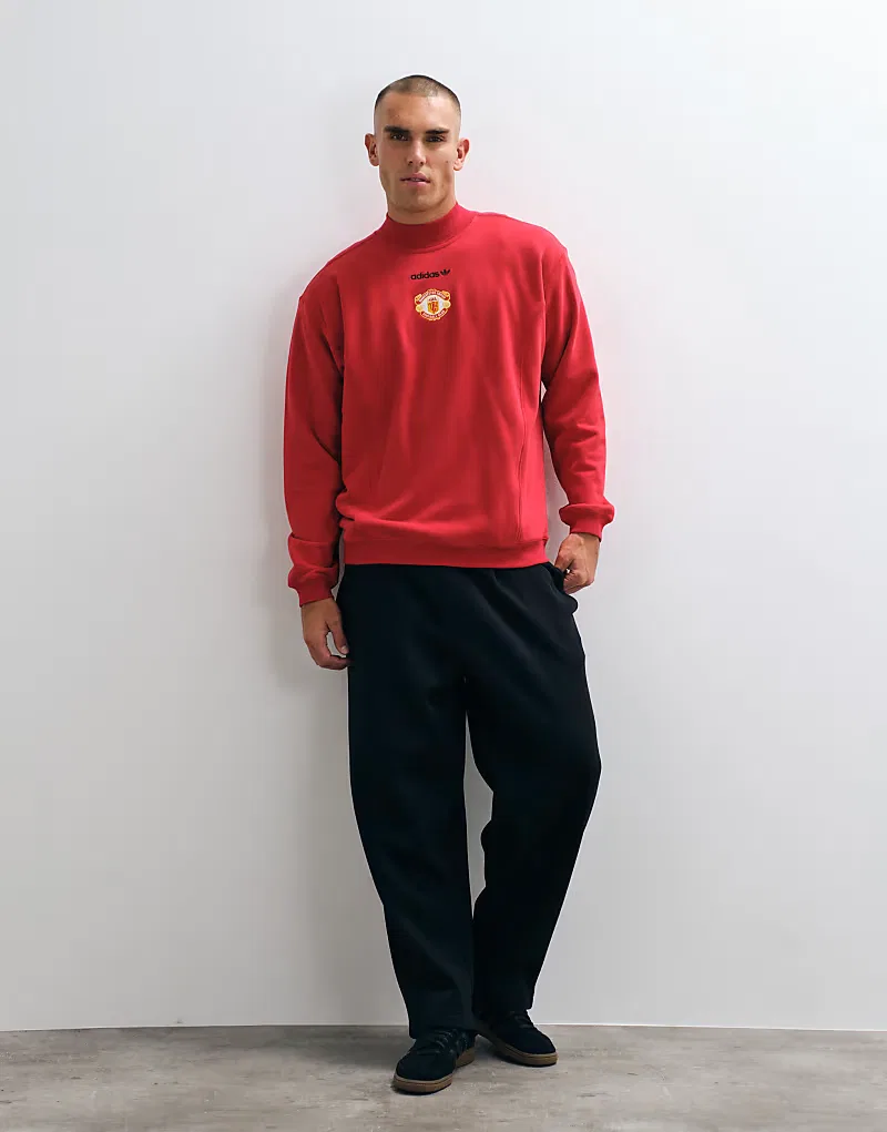 Футбольная толстовка Adidas Manchester United 26/27 EQT красного