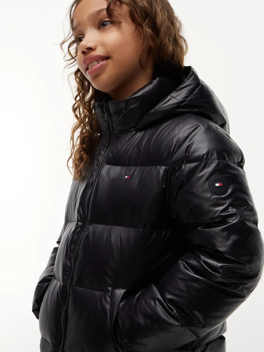 Зимняя куртка TOMMY HILFIGER 'Essential' черного цвета — фото 4
