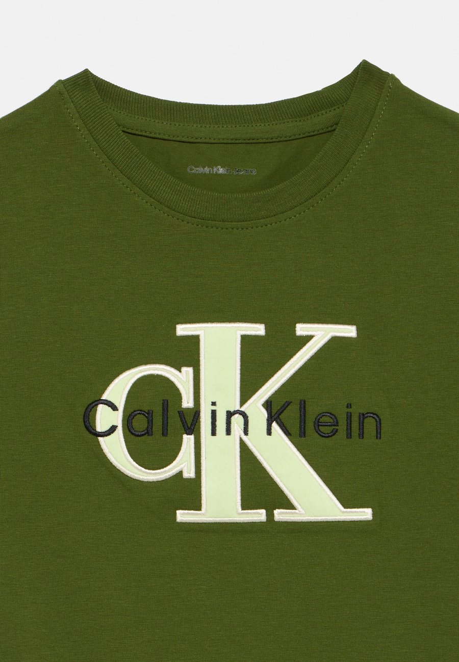 Футболка Calvin Klein Jeans MONOLOGO UNISEX, Rich Cypress/Royal Blue — фото 3