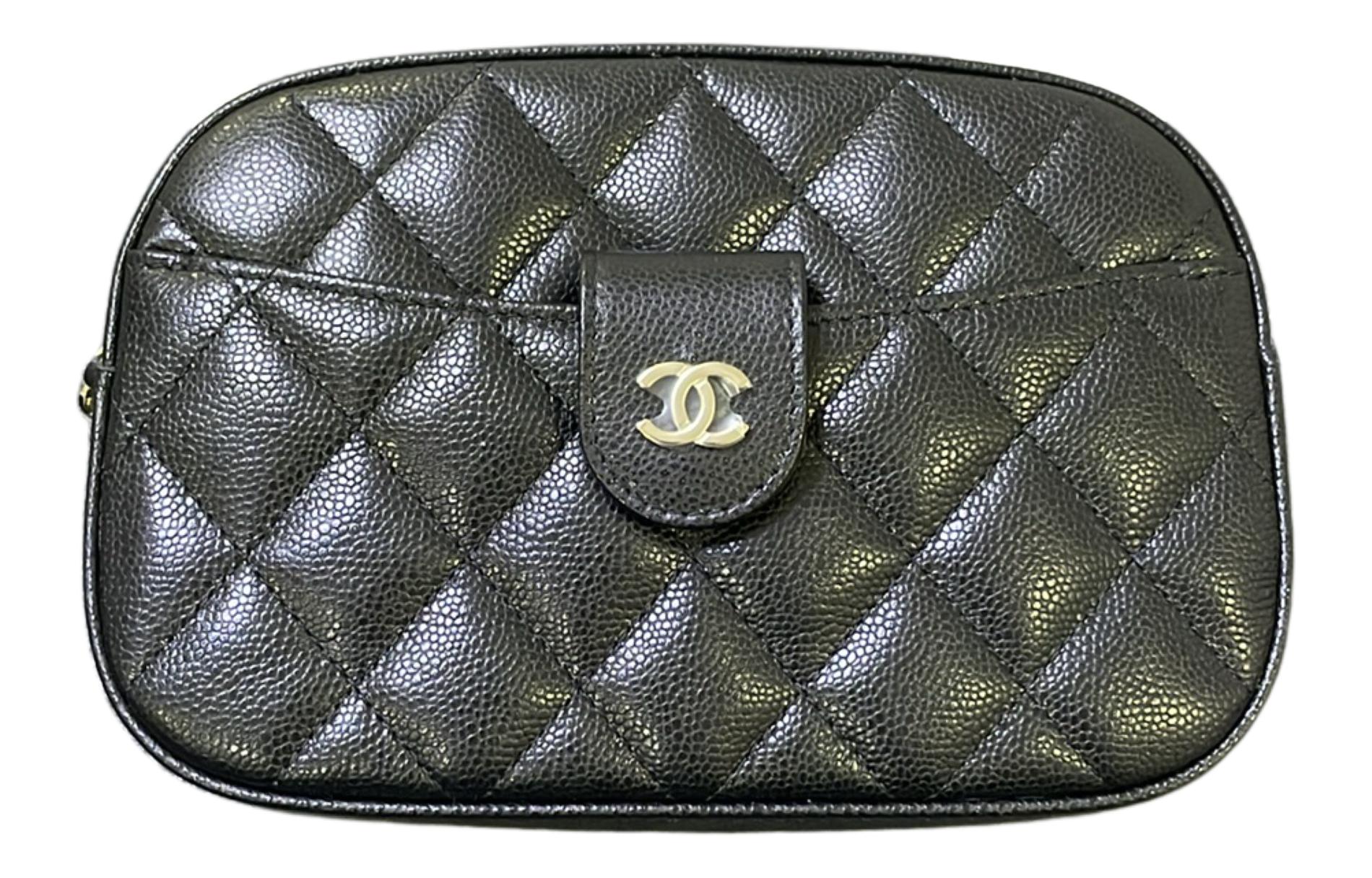 Chanel Женская сумка через плечо из блестящей телячьей кожи с тиснением и золотыми металлическими вставками, черная — фото 2