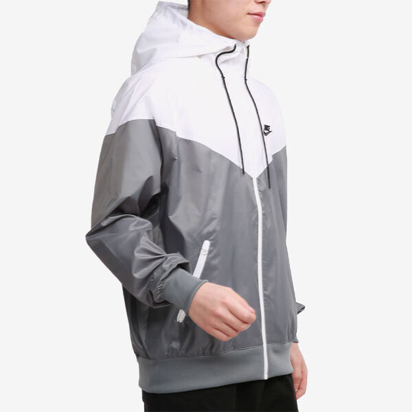 Куртка Nike Sportswear Windrunner Sports Training hooded Woven Jacket Gray White, белый — фото 4