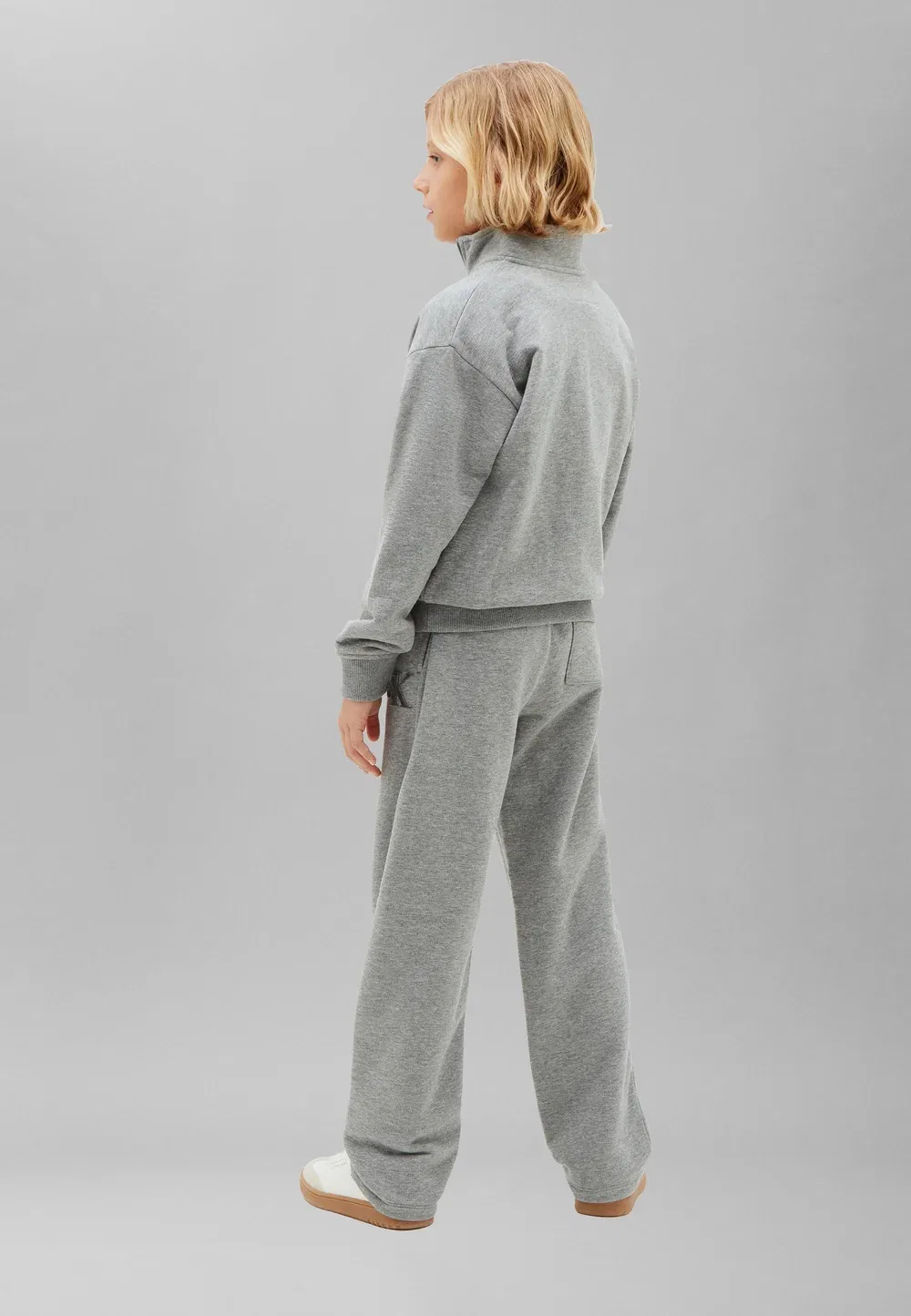 Прямые штанины - спортивные штаны Calvin Klein Jeans, Medium Grey Heather — фото 2