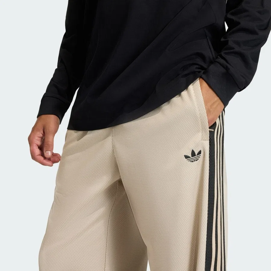 Спортивные брюки свободного кроя с принтом, модель Loose Mesh Trackpants, adidas, Хаки — фото 4