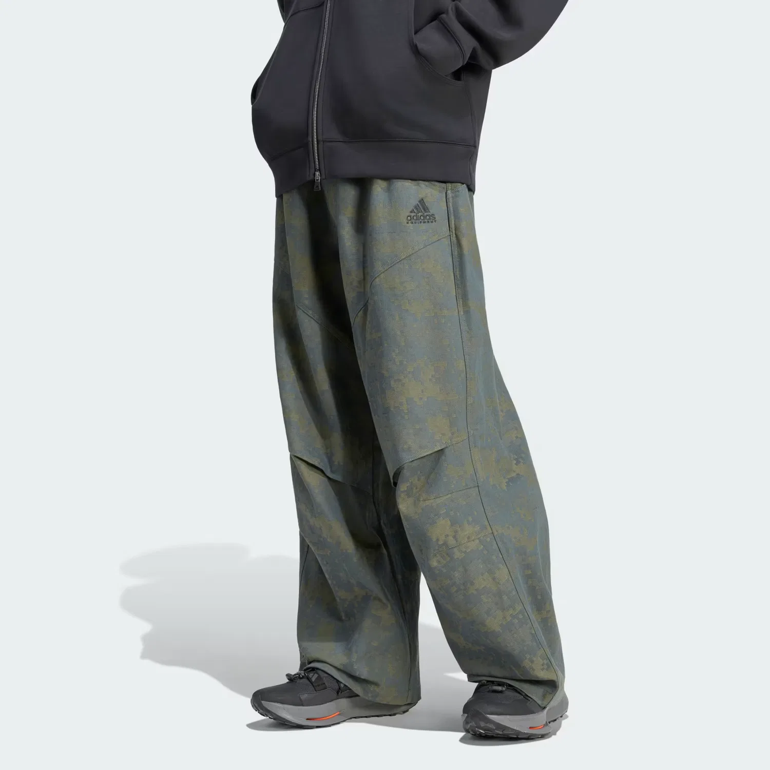 Мужские брюки свободного кроя с камуфляжным принтом Equipment Camo Canvas Adidas Originals, Legend Ivy