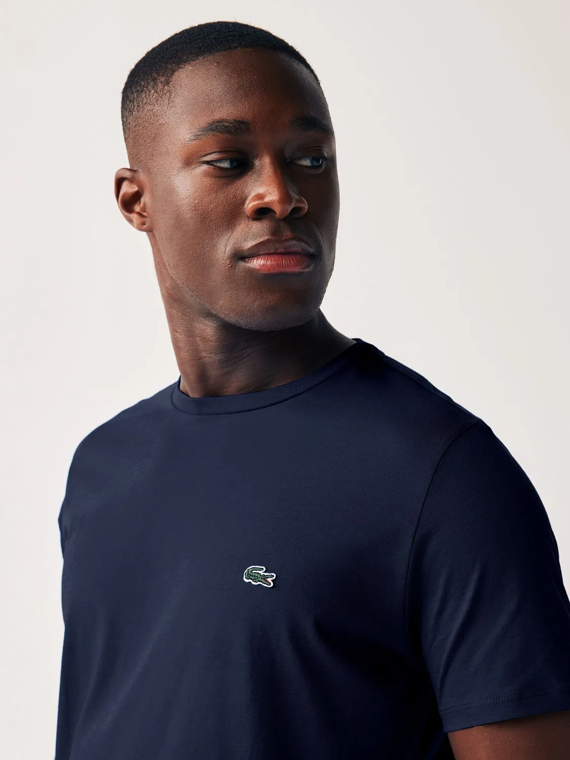 Lacoste Темно-синяя хлопковая футболка с круглым вырезом и короткими рукавами — фото 3