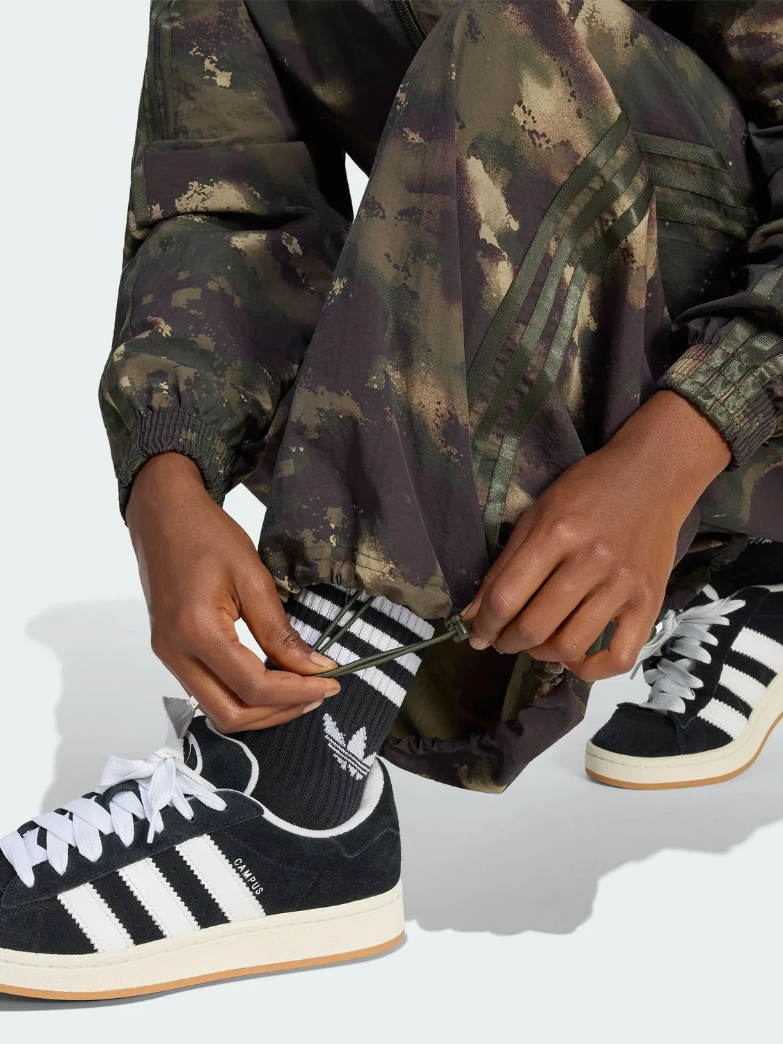 Зеленые спортивные брюки с камуфляжным принтом adidas Originals Adilenium — фото 3