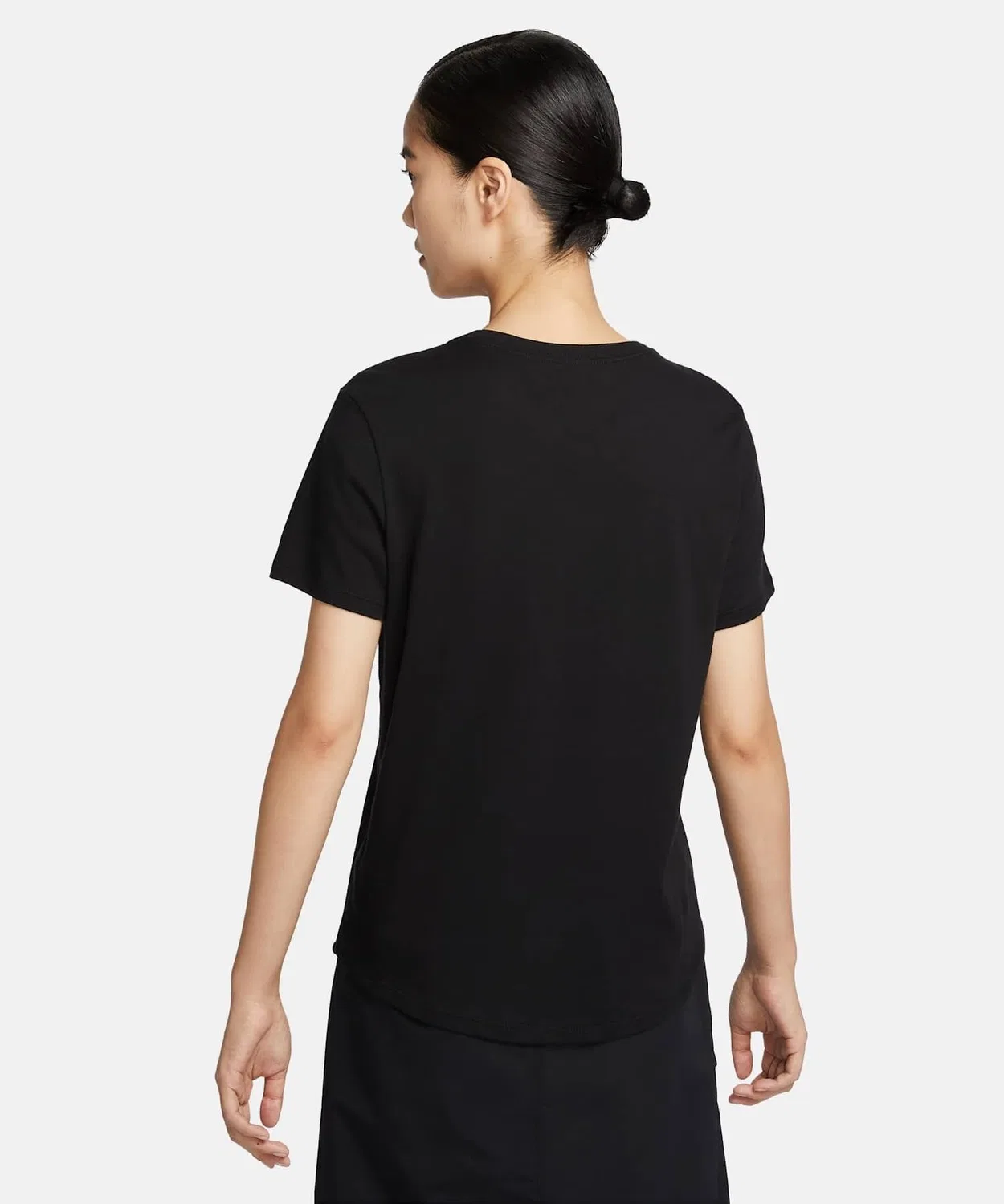 Женская футболка с коротким рукавом Nike Sportswear Club Essentials, Черный — фото 2