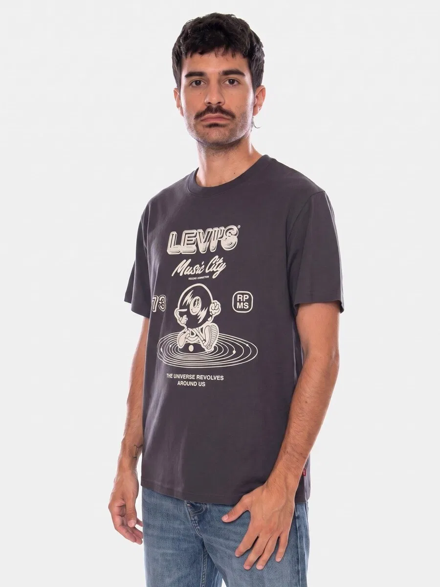 Футболка LEVI'S SS RELAXED FIT TEE ROLL MODELS WHITE PLU черного цвета