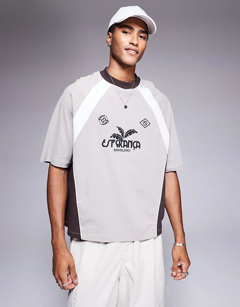 

Футболка свободного кроя ASOS DESIGN серого цвета с вырезами и спортивной графикой