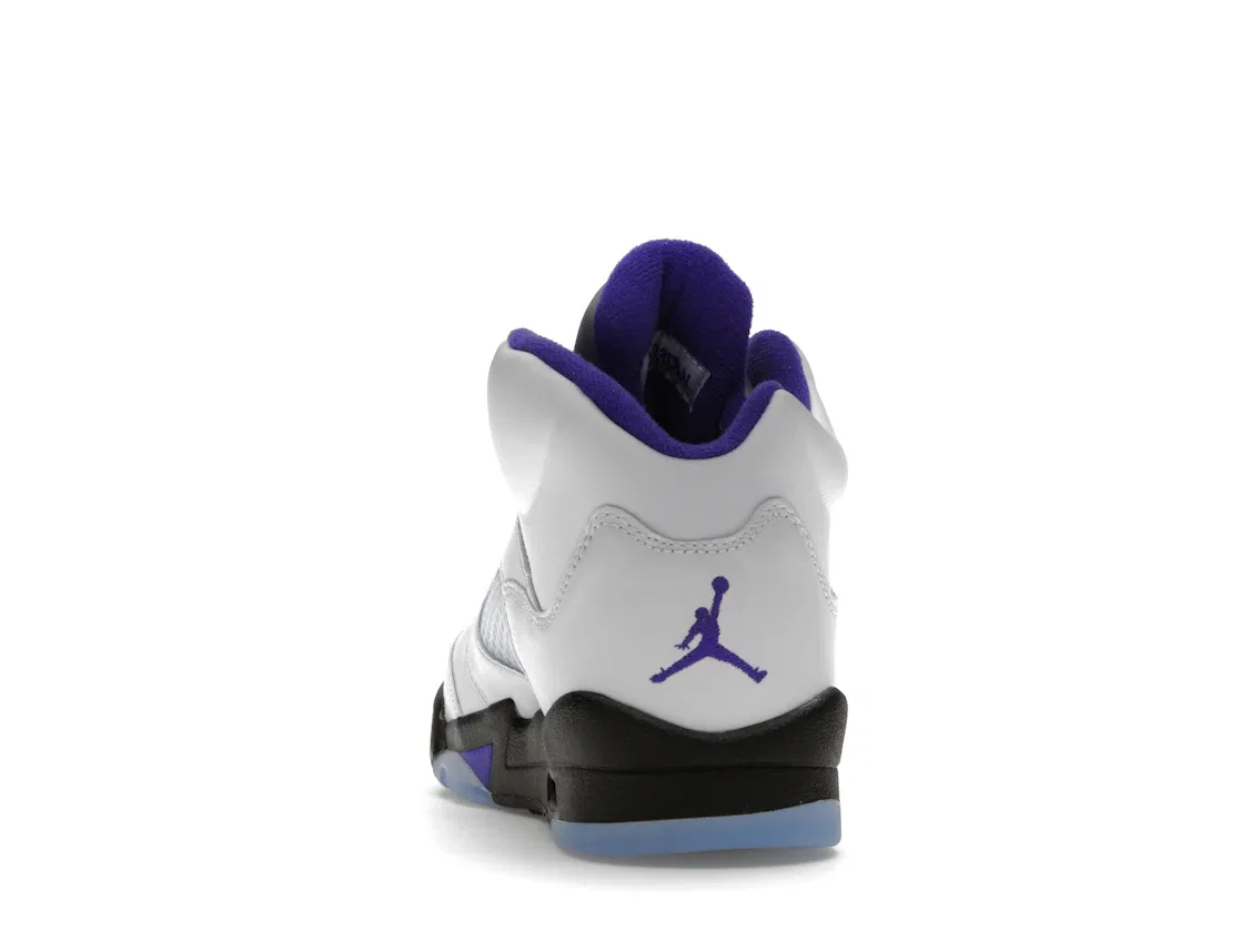 Детские кроссовки Lifestyle с контрастными акцентами Jordan 5 Retro, White/Dark Concord-Black — фото 4