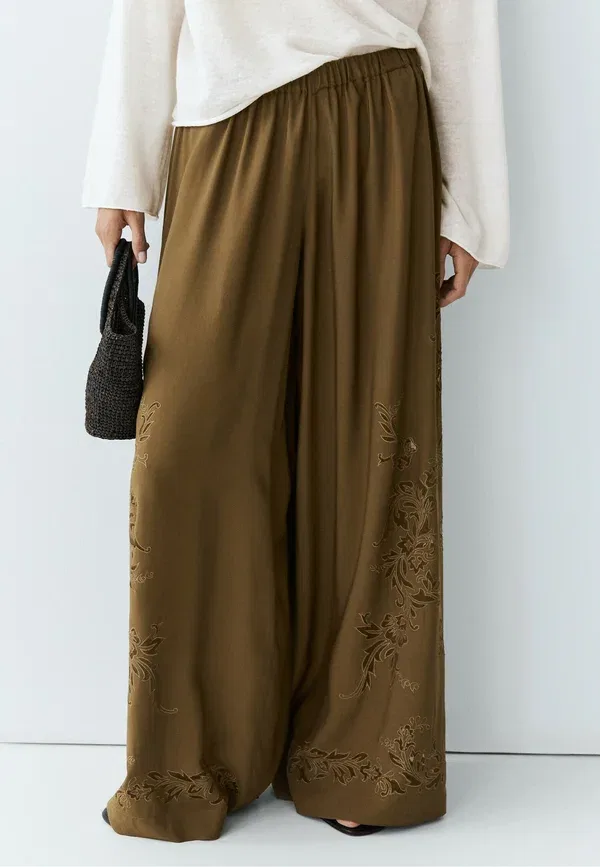 Брюки свободного кроя с вышивкой Flowing wide-leg pants with embroidered detail Massimo Dutti, khaki, хаки