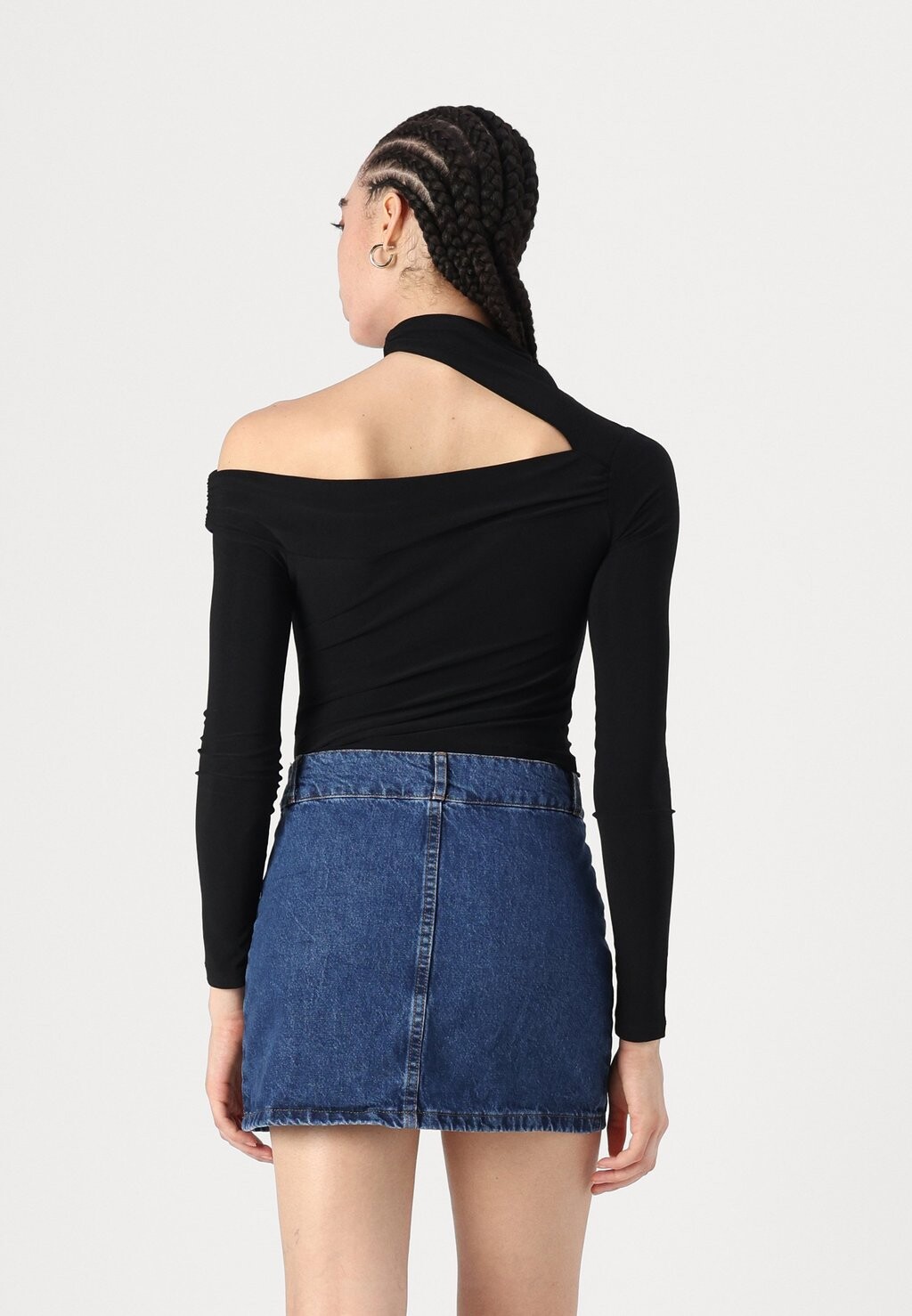 

Топ с длинными рукавами CUT OUT Gina Tricot, черный