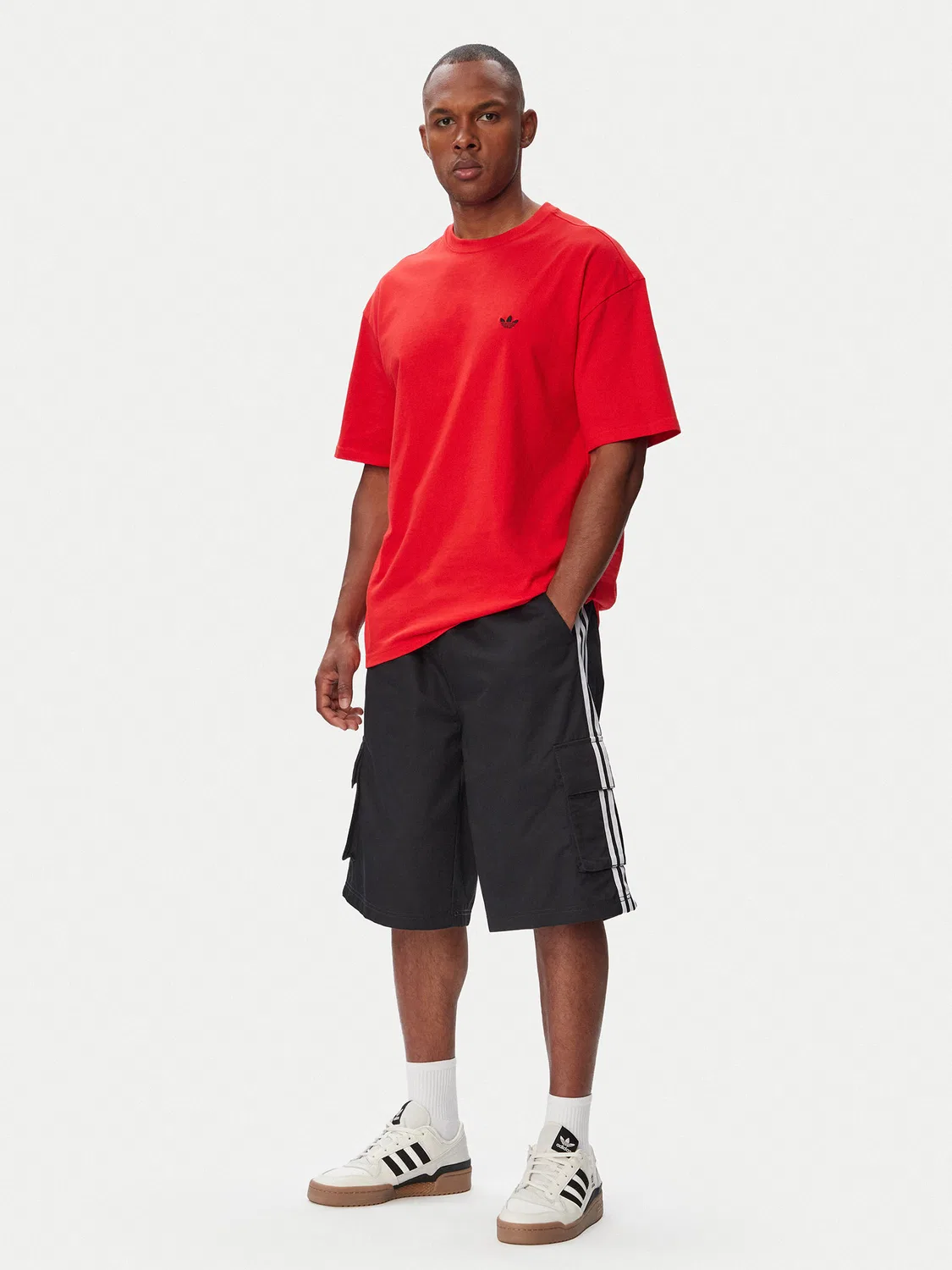 Мужские шорты из ткани свободного кроя Adicolor Cotton Twill Cargo Shorts Adidas, черный — фото 2