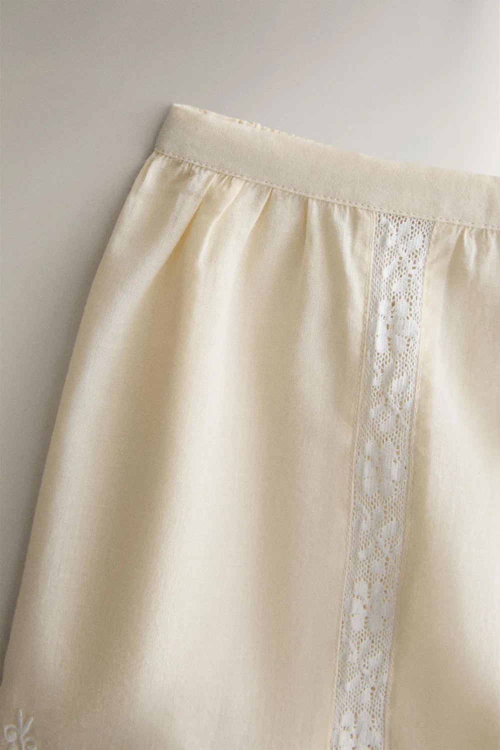 Хлопковые шорты с вышивкой и кружевом ZARA, Yellow — фото 2