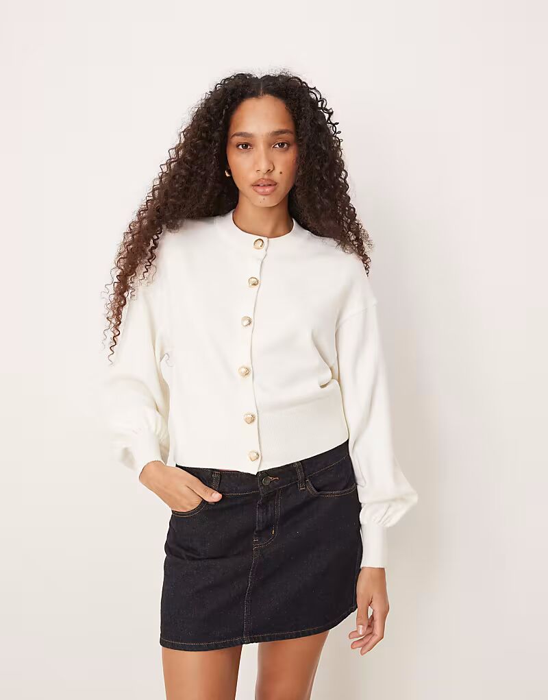 

Вязаный структурированный кардиган ASOS DESIGN с круглым вырезом и золотыми пуговицами-ракушками кремового цвета