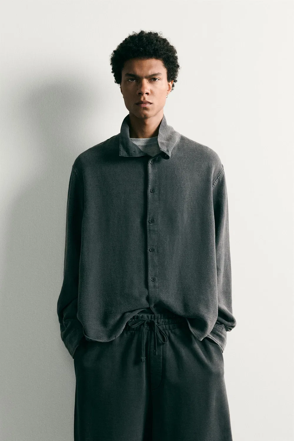 Рубашка свободного кроя с эффектом винтажной стирки. ZARA, Anthracite grey — фото 2