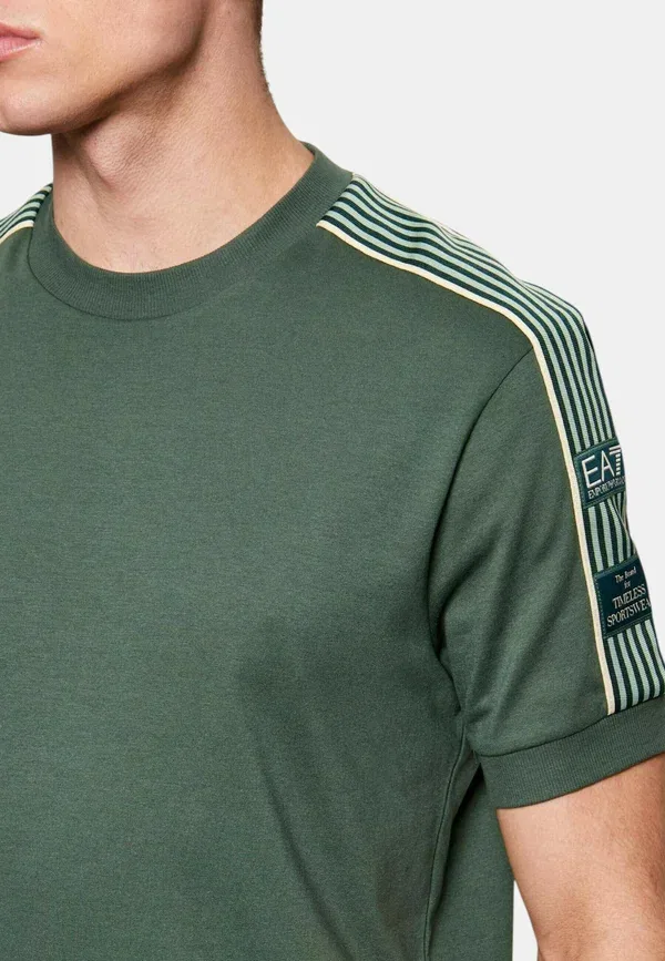 Футболка Ea7 Emporio Armani, зеленый — фото 4