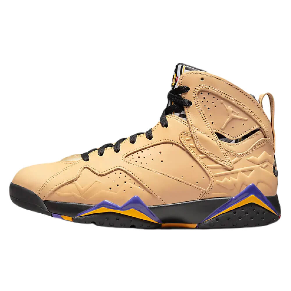 

Кроссовки Nike Air Jordan 7 Retro SE, бежевый/черный/фиолетовый