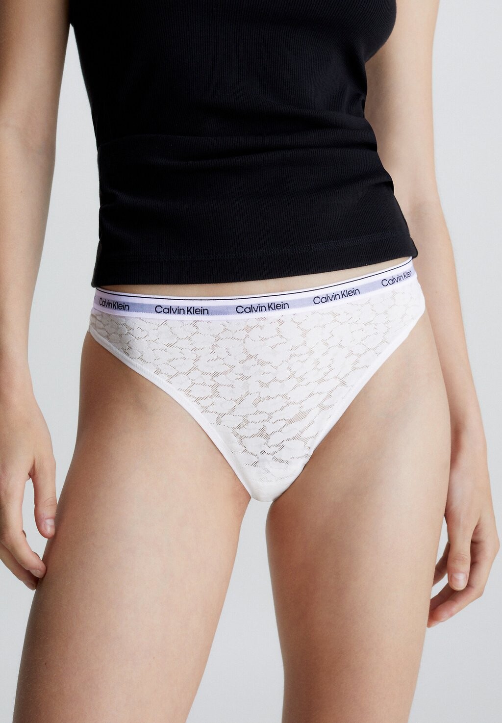 

Стринги Calvin Klein Underwear, белые