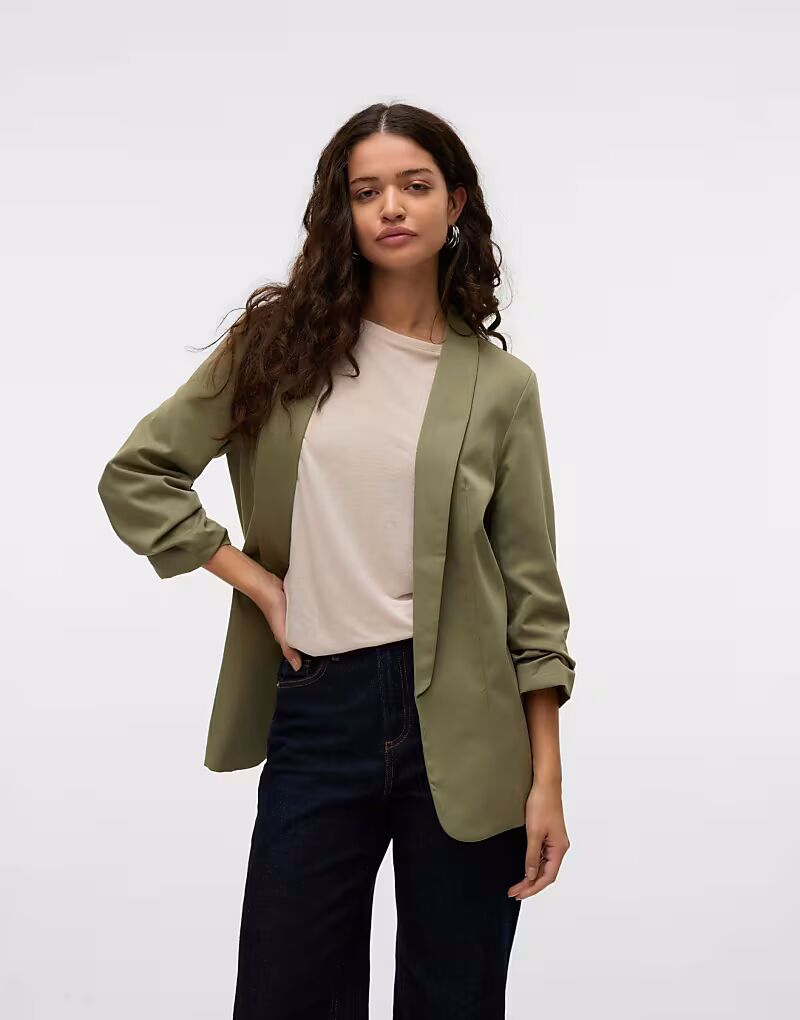 

Блейзер насыщенного лишайникового зеленого цвета от Vero Moda