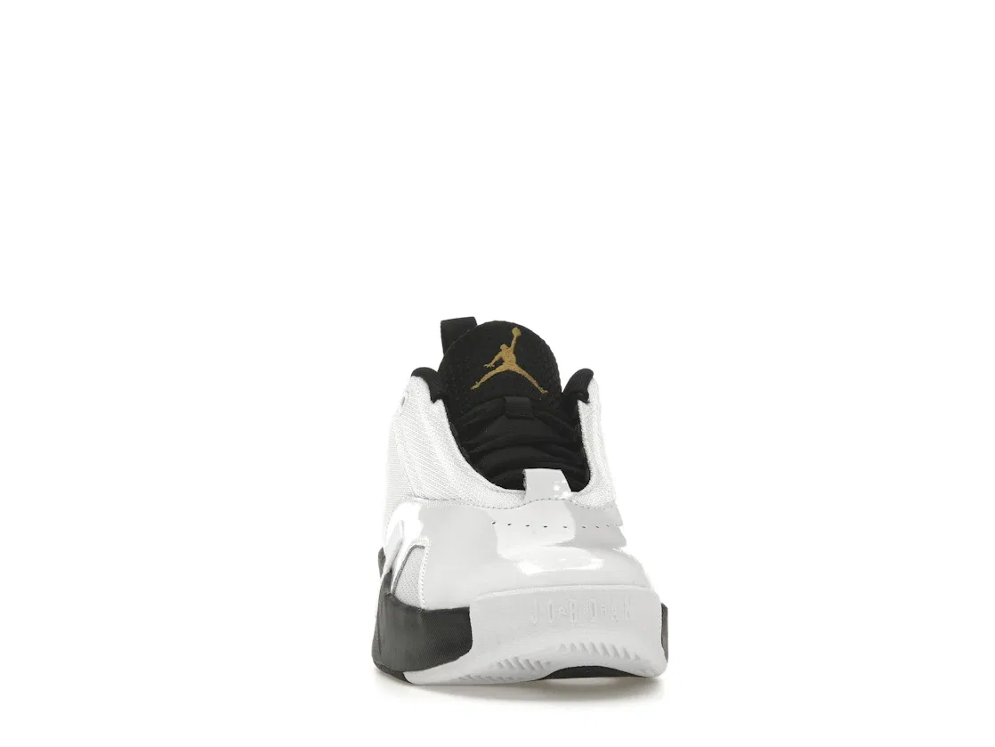 Детские кроссовки Lifestyle Jordan Max Aura 6 Jordan, White/Black/Metallic Gold — фото 2