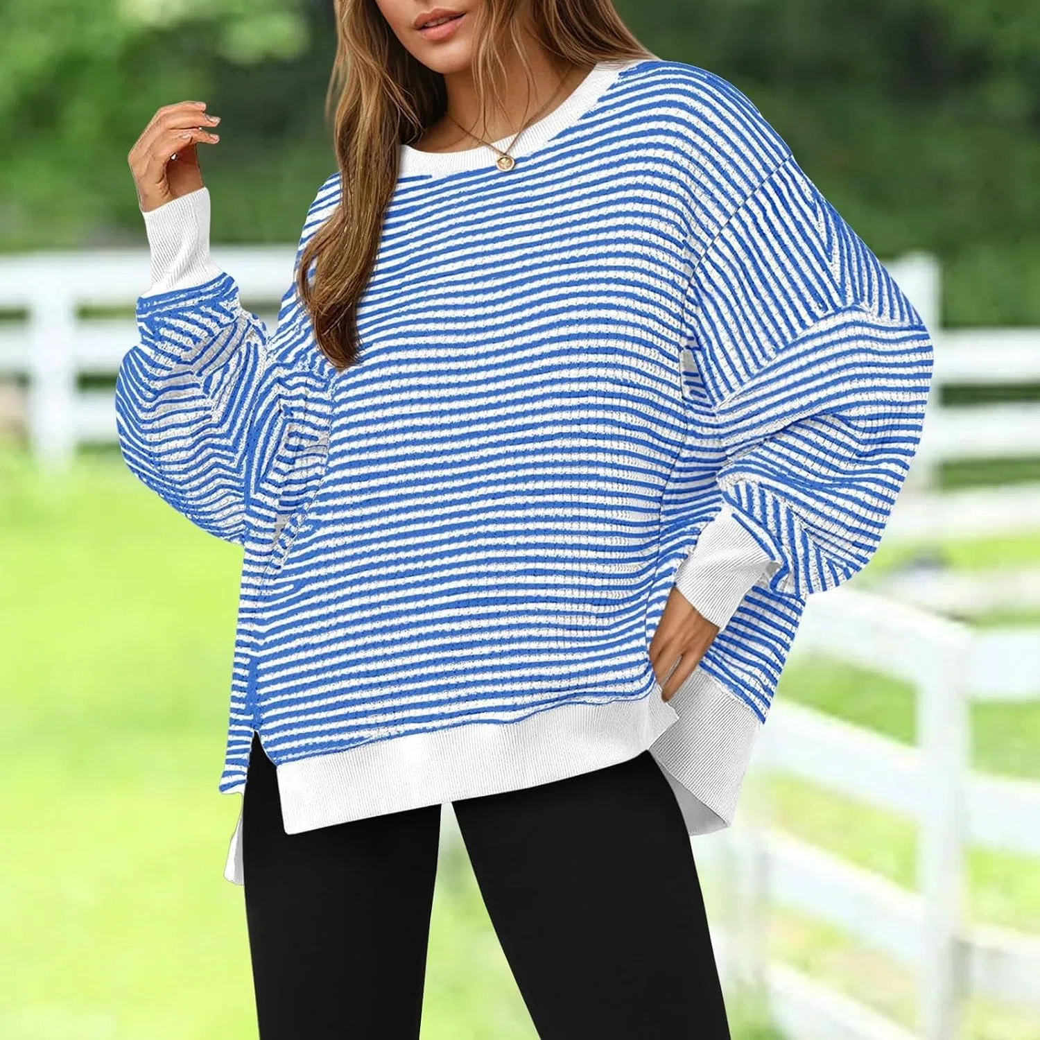 Женский свободный свитшот с принтом, модель Waffle Knit Long Sleeve Crewneck Loose Split Lightweight Fall Pullover Sweater, светло-синий — фото 2