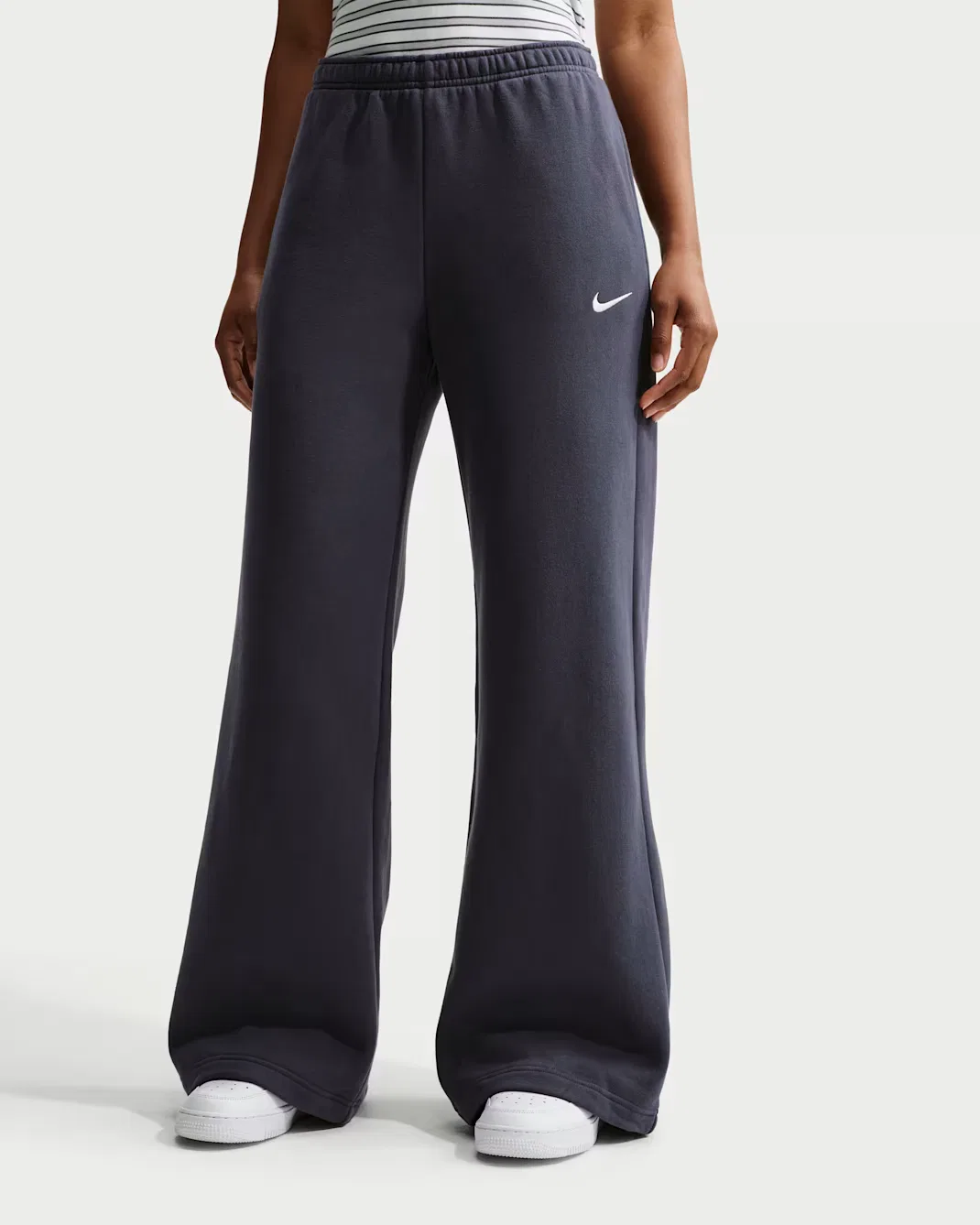 Женские брюки средней посадки с широкими штанинами Nike Studio Fleece Medium Weight, Gridiron/Sail — фото 2