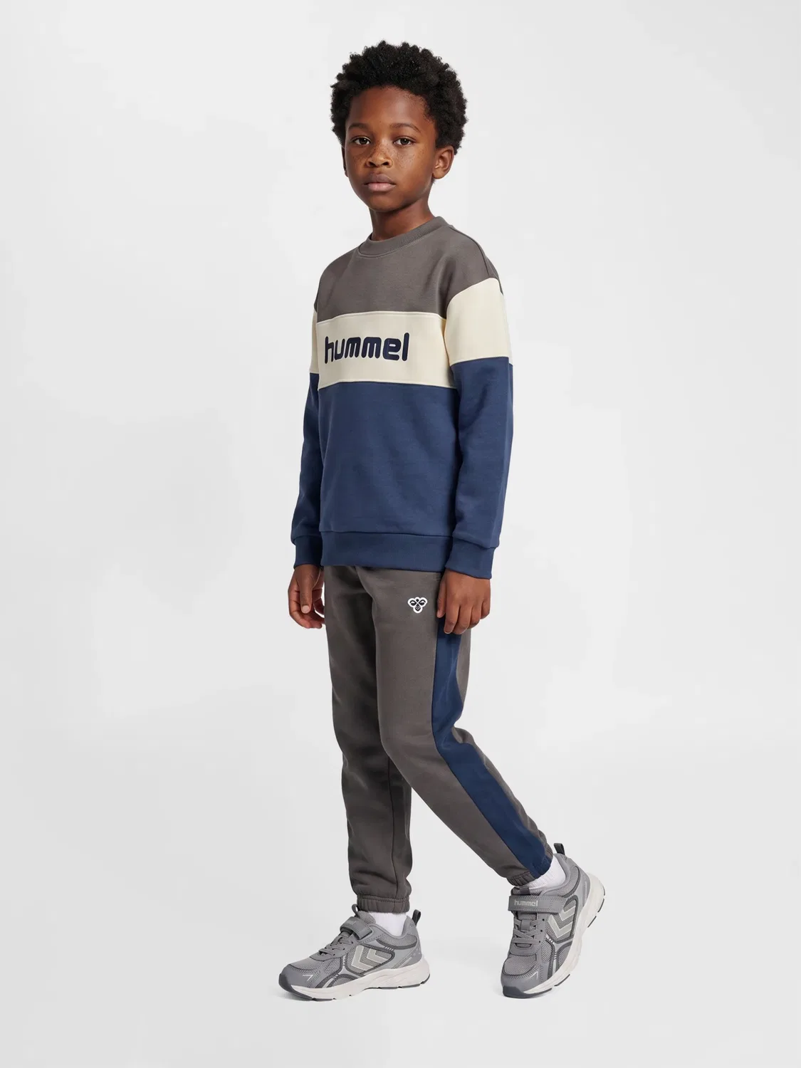 Свитшот свободный детский Hmljr Loose Lebensstil Hummel, темно-серый — фото 2