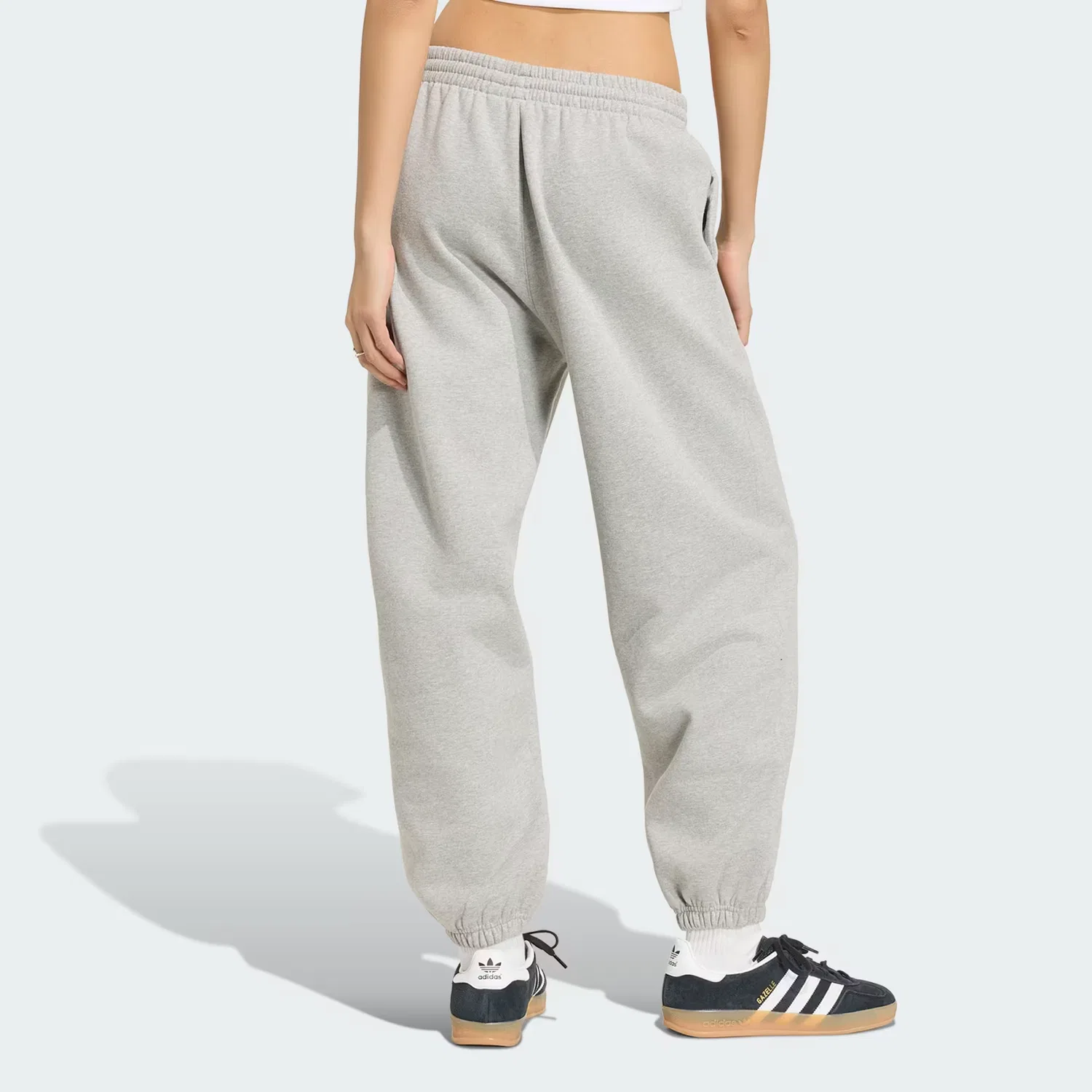 Женские спортивные брюки свободного кроя Essentials Loose Fleece Adidas Originals, серый меланж — фото 3