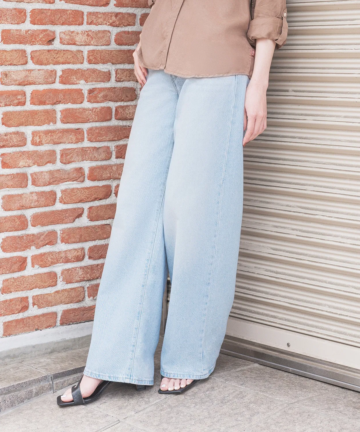 Женские джинсы широкие с утяжкой Levi's CINCH WIDE LEG, Light Blue