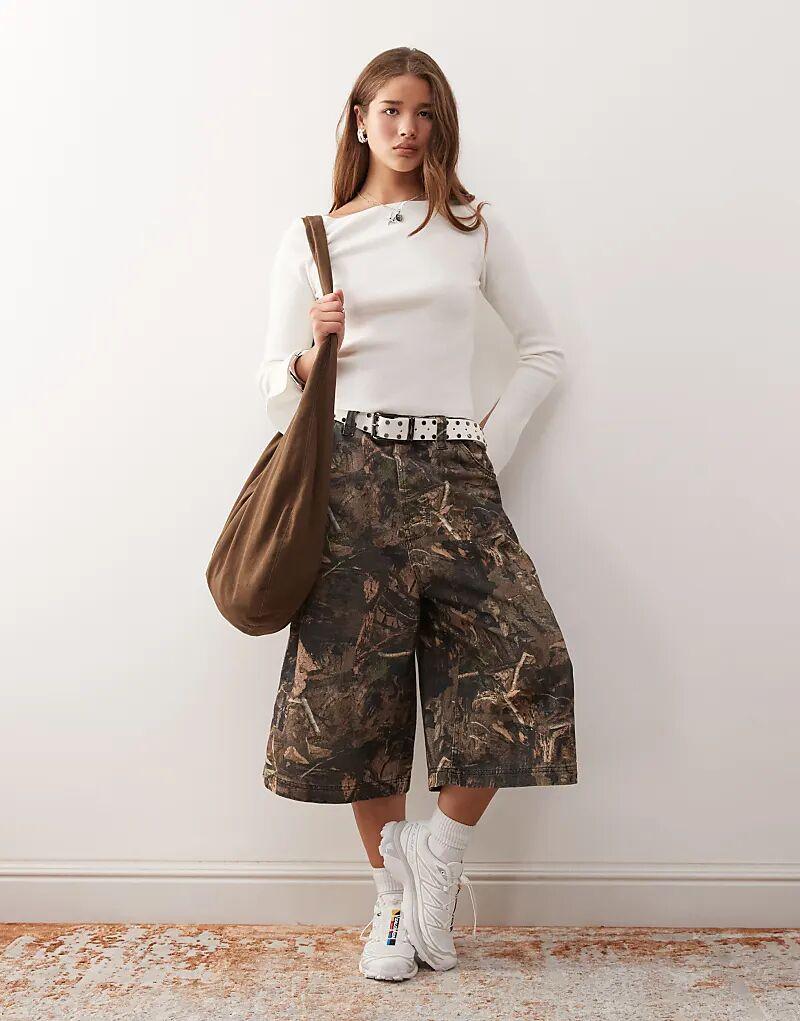 

Трикотажный топ COLLUSION с длинными рукавами и вырезом-слэш в цвете экрю