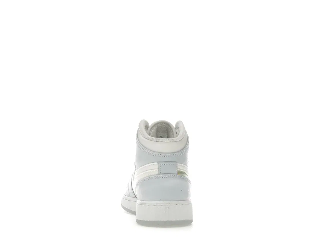 Детские кроссовки Lifestyle с блестящим свишем Jordan 1 Mid SE, Blue Tint/Summit White/White/Ice Blue — фото 4