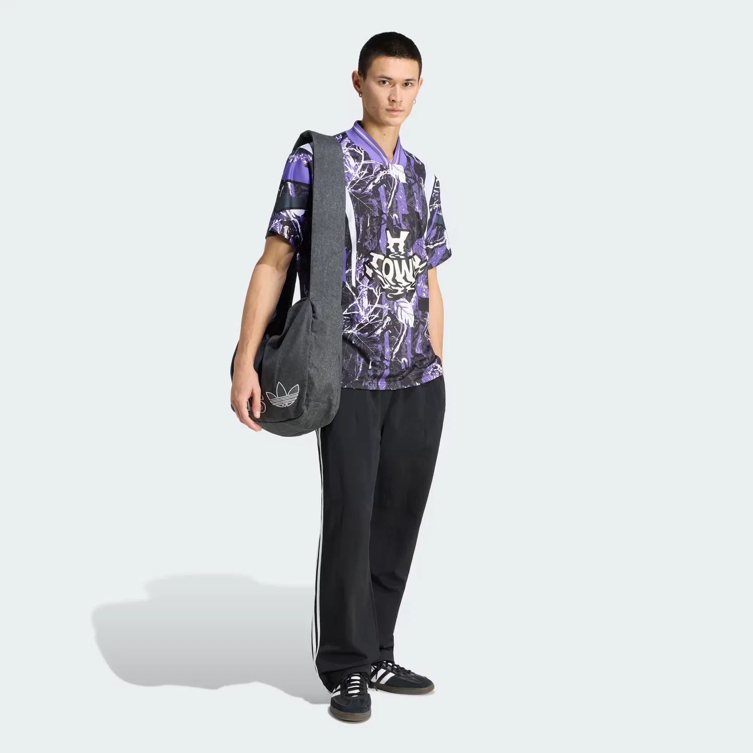 Мужская футболка с V-образным вырезом FIFA World Cup 26 Host City Houston Graphic Jersey, Adidas Originals, фиолетовый/белый — фото 3