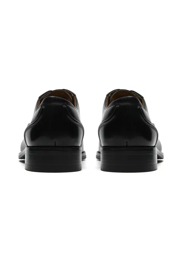 Ботинки повседневные Clarks Craftremi Lace Width H Smart Lace Ups, черная кожа — фото 3
