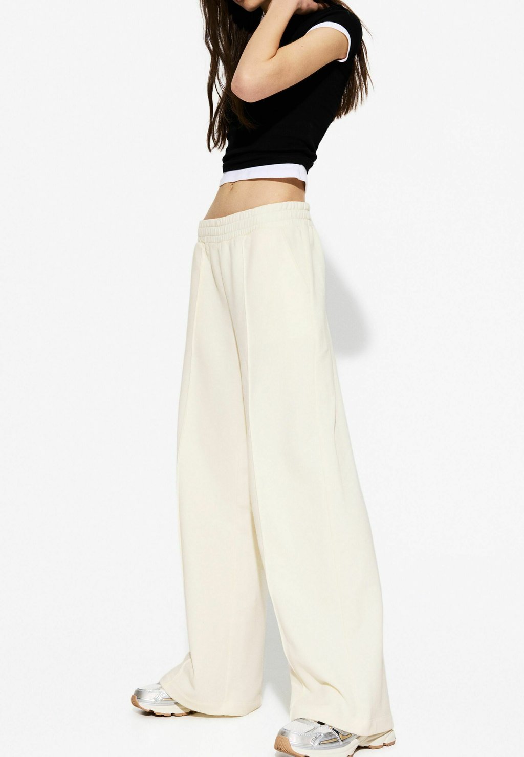 

Спортивные брюки WIDE FUZZY Bershka, бежевый