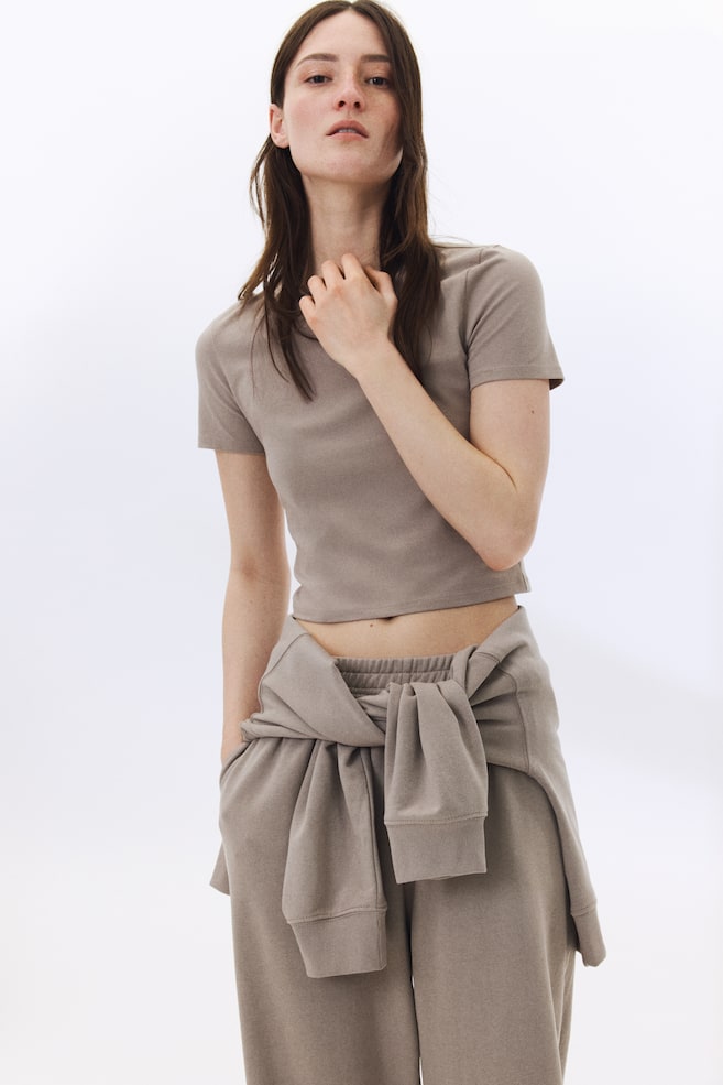 

Короткая футболка H&M, бежевый